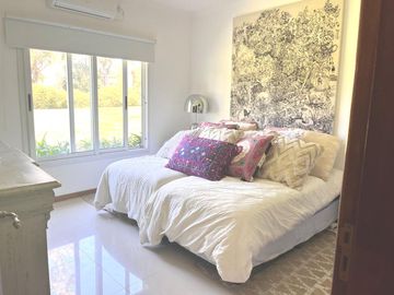 VENTA CASA 306 M2 CON PILETA EN LOTE DE 14.000 M2