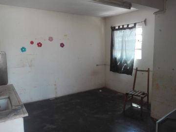 VENTA CASA MAS DEPTO A REFACCIONAR BARRIO COLON