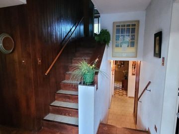 CASA EN 2 PLANTAS C/ COCHERA CUBIERTA FONDO LIBRE