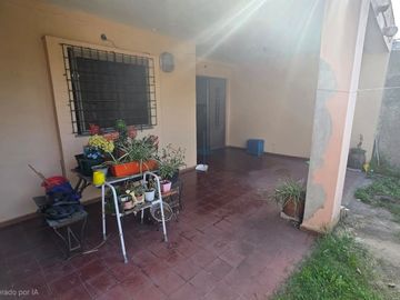 VENTA CASA 5 AMB. P.AVELLANEDA COCHERA QUINCHO