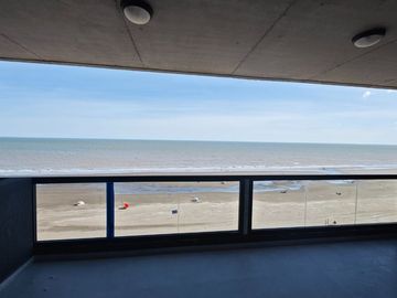 VENTA SEMIPISO A ESTRENAR FRENTE AL MAR. PISO 7
