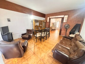 VENTA CASA + DUPLEX DE 3 AMBIENTES C/U CON PATIO