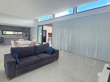 VENTA CASA 5 AMBIENTES BARRIO LA ALAMEDA  ESTRENAR