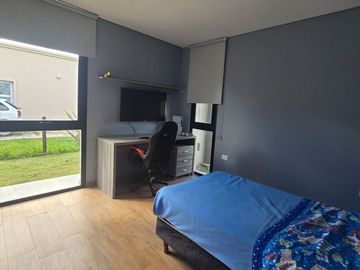 VENTA CASA 5 AMBIENTES BARRIO LA ALAMEDA  ESTRENAR