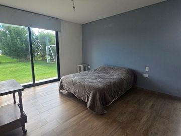 VENTA CASA 5 AMBIENTES BARRIO LA ALAMEDA  ESTRENAR