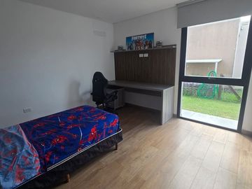 VENTA CASA 5 AMBIENTES BARRIO LA ALAMEDA  ESTRENAR