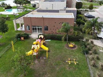 VENTA CASA 5 AMBIENTES BARRIO LA ALAMEDA  ESTRENAR