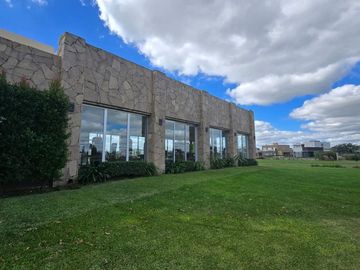 VENTA CASA 5 AMBIENTES BARRIO LA ALAMEDA  ESTRENAR