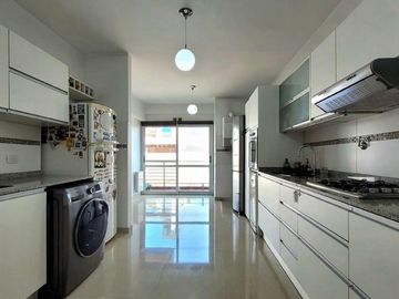 VENTA DPTO DUPLEX DE CATEGORIA 4 AMB EN FLORES