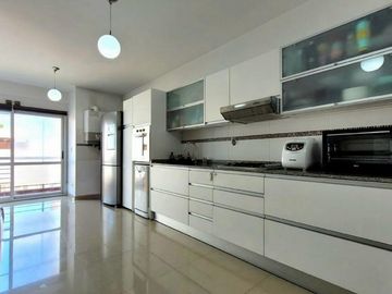 VENTA DPTO DUPLEX DE CATEGORIA 4 AMB EN FLORES