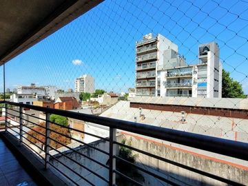 VENTA DPTO DUPLEX DE CATEGORIA 4 AMB EN FLORES