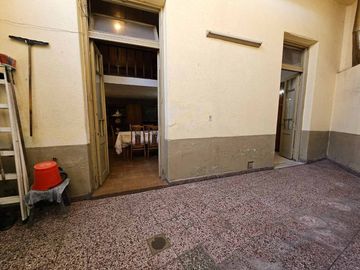 Local comercial con vivienda - Pompeya- venta