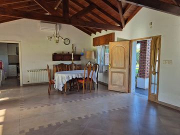 CASA EN VENTA EN CAPILLA DEL SEÑOR CON PILETA.
