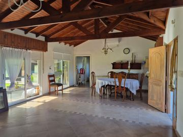 CASA EN VENTA EN CAPILLA DEL SEÑOR CON PILETA.