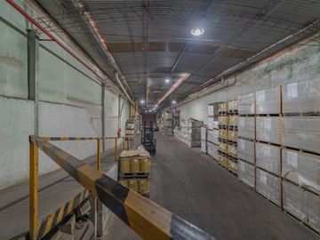 UNICO EN CABA 3 DEPOSITOS / TERRENOS unificados