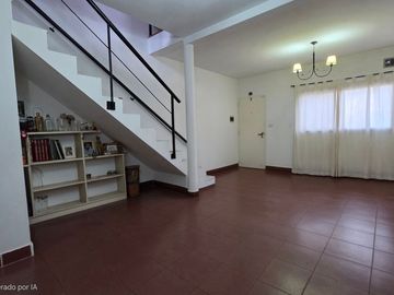 VENTA PH 4 AMBIENTES COCHERA PATIO PILAR CENTRO