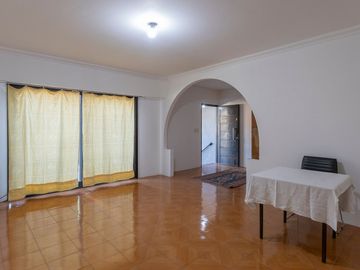 CASA EN VENTA EN JAGUEL 5 AMBIENTES APTA CREDITO