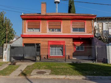 CASA EN VENTA EN JAGUEL 5 AMBIENTES APTA CREDITO