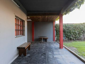 CASA EN VENTA EN JAGUEL 5 AMBIENTES APTA CREDITO