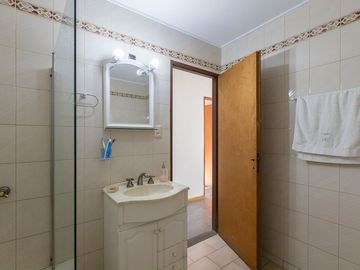 CASA EN VENTA EN JAGUEL 5 AMBIENTES APTA CREDITO