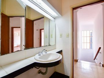 CASA VENTA LA PLATA 3 DORMITORIOS APTO BANCO LOTE