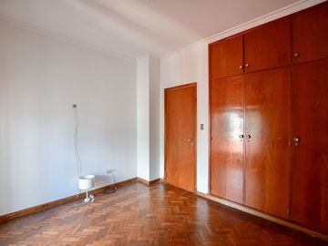 CASA VENTA LA PLATA 3 DORMITORIOS APTO BANCO LOTE
