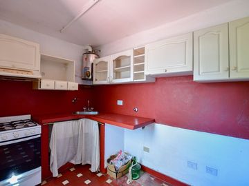 CASA VENTA LA PLATA 3 DORMITORIOS APTO BANCO LOTE