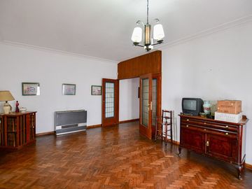 CASA VENTA LA PLATA 3 DORMITORIOS APTO BANCO LOTE