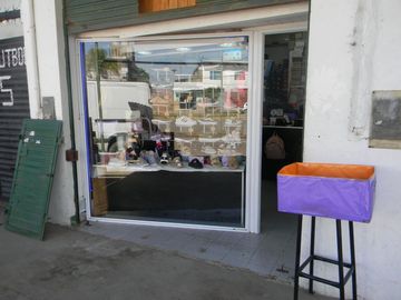 VENTA EN BLOQUE - 4 LOCALES COMERCIALES Y VIVIENDA
