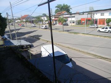 VENTA EN BLOQUE - 4 LOCALES COMERCIALES Y VIVIENDA