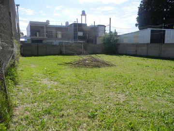 VENTA EN BLOQUE - 4 LOCALES COMERCIALES Y VIVIENDA