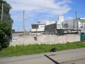VENTA EN BLOQUE - 4 LOCALES COMERCIALES Y VIVIENDA