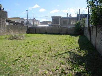 VENTA EN BLOQUE - 4 LOCALES COMERCIALES Y VIVIENDA