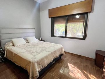 CASA EN VENTA 4 AMB. CON TERRENO y GALPÓN