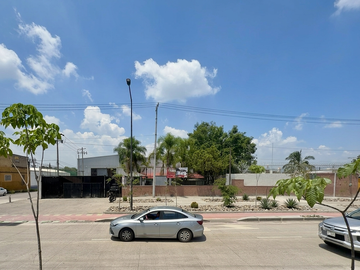 BODEGA RENTA 2,000  M2 PERIFERICO SUR Y ADOLPH HORN, ANDEN AMPLIAS OFICINAS TLAQ