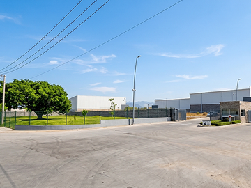 TERRENOS INDUSTRIALES EN VENTA 2,000 M2 ZONA NORTE GUADALAJARA  2 LOTES 940 M2