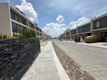 Casa en condominio en renta Querétaro El Refugio Alttica