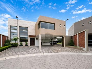 Casa en Venta en Valle de las Fuentes, Calimaya con terreno de 800m2