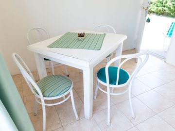 VENTA CUATRO CABAÑAS CON QUINCHO Y PILETA