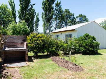 VENTA CUATRO CABAÑAS CON QUINCHO Y PILETA