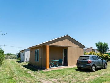VENTA CUATRO CABAÑAS CON QUINCHO Y PILETA