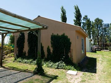 VENTA CUATRO CABAÑAS CON QUINCHO Y PILETA
