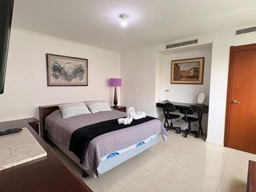 Suite en Alquiler, Riverfront I, Puerto Santa Ana, RobA