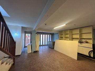 Espectacular casa en Vicente López de 5 ambientes desarrollada en 2 plantas + subsuelo