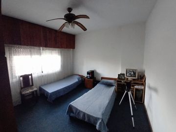 VENTA CASA MULTIFAMILIAR CON PATIO, SAN JUSTO