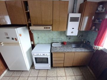 VENTA CASA MULTIFAMILIAR CON PATIO, SAN JUSTO