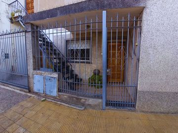 VENTA CASA MULTIFAMILIAR CON PATIO, SAN JUSTO