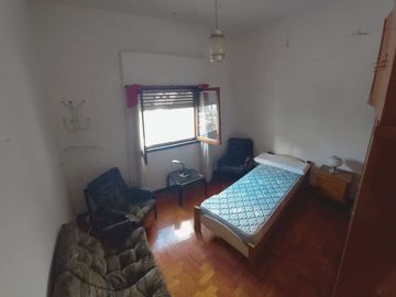 VENTA CASA MULTIFAMILIAR CON PATIO, SAN JUSTO