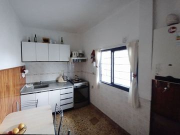 VENTA CASA MULTIFAMILIAR CON PATIO, SAN JUSTO