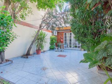 VENTA DÚPLEX C/COCHERA, JARDÍN, QUINCHO EN ALMAGRO